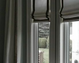 Stores romains sur mesure